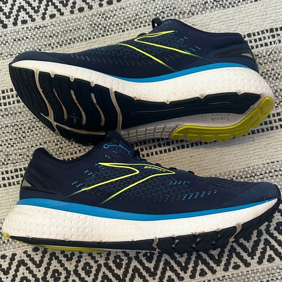 Brooks Men's Navy and Yellow Running Shoes - Picture 6 of 7